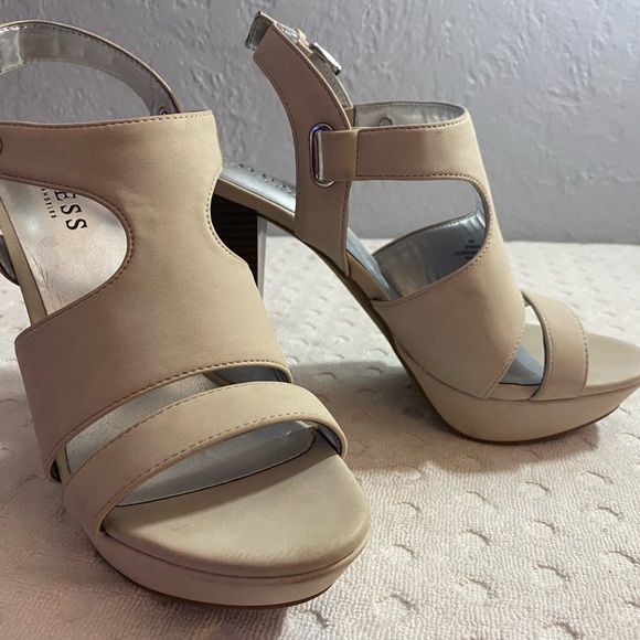 GUESS OFF-white brushed leather Sandal with Stacked Heel - Picture 7 of 16